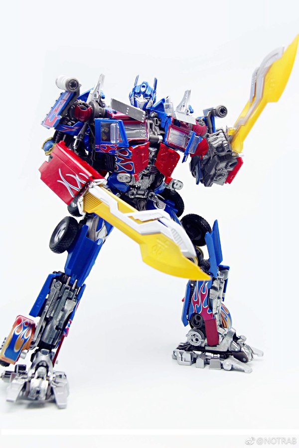 MPM 4 Movie Masterpiece Optimus Prime New Photos  (5 of 6)